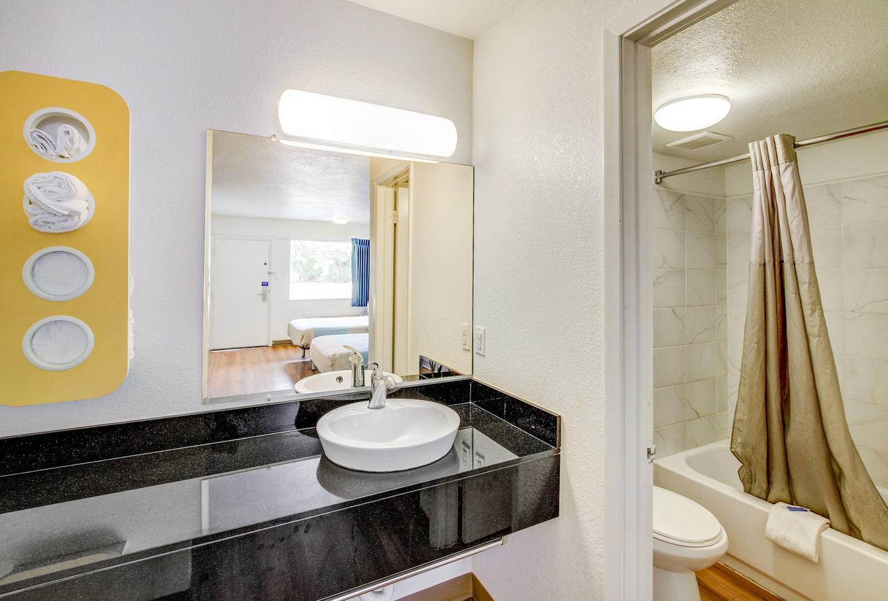 Motel 6 Waco - Lacy Lakeview Bellmead Exteriör bild