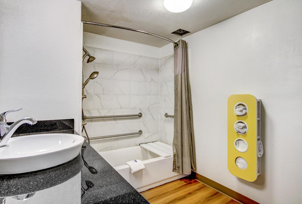 Motel 6 Waco - Lacy Lakeview Bellmead Exteriör bild