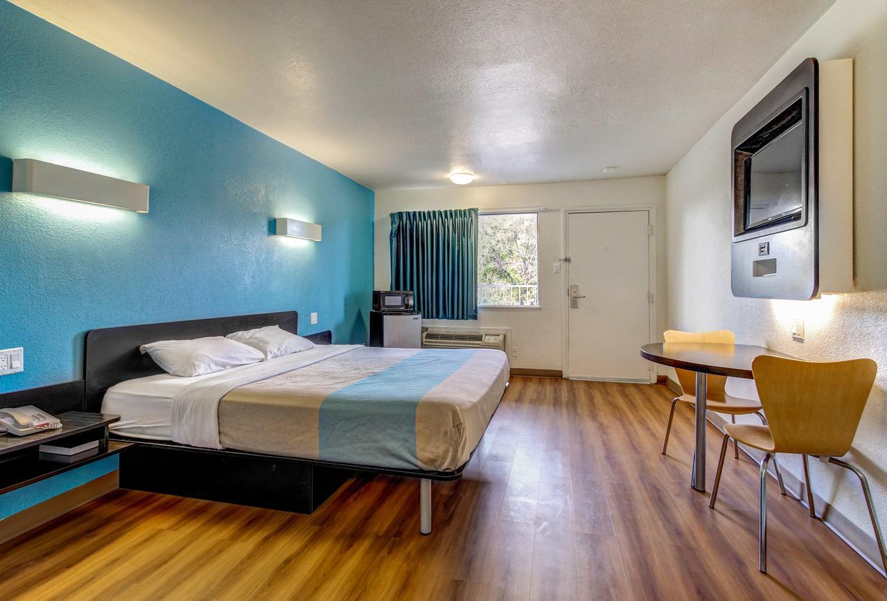 Motel 6 Waco - Lacy Lakeview Bellmead Exteriör bild