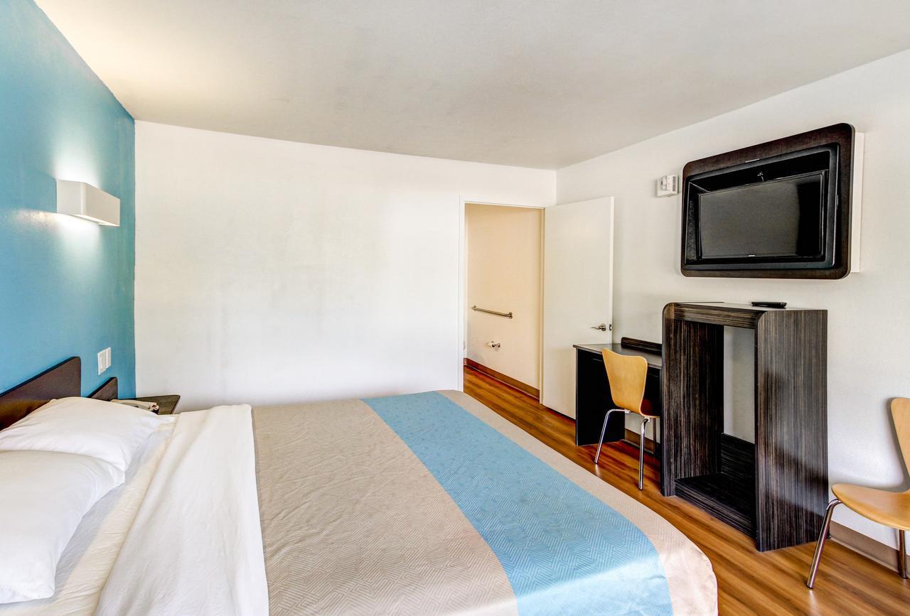 Motel 6 Waco - Lacy Lakeview Bellmead Exteriör bild