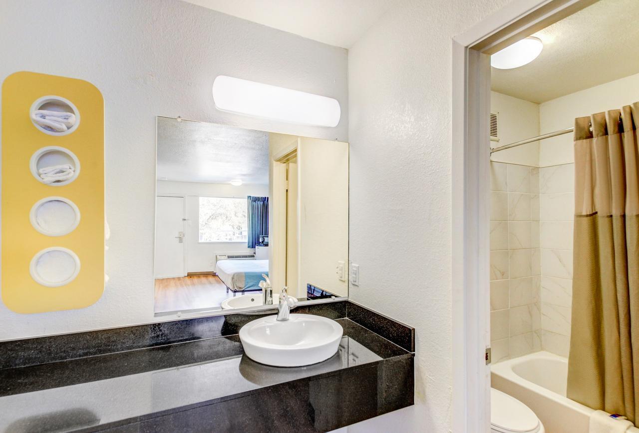 Motel 6 Waco - Lacy Lakeview Bellmead Exteriör bild